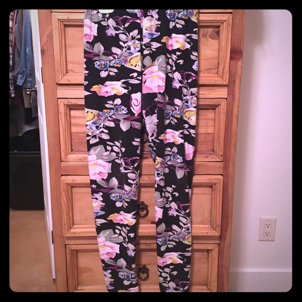 ✨5/$25✨ Floral leggings